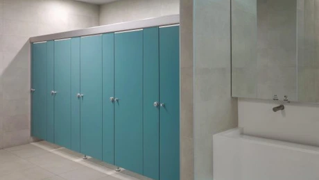 ASI Alpaco mută producția de compartimentări sanitare, vestiare și mobilier medical din Belgia, în România și deschide o nouă fabrică luna viitoare