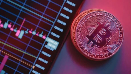 Piața cripto lovită din nou. Ce criptomonede continuă să atragă capital