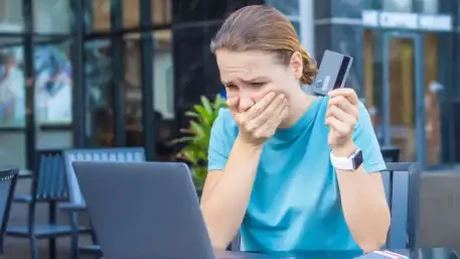 Câți bani a pierdut, în medie, un român în fraude pe internet, în 2024. La nivel global, pagubele depășesc 1.000 de miliarde de dolari