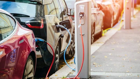 Vânzările globale de mașini electrice, pe plus, dar cu o creștere de doar 7%, în SUA sub efectul Trump