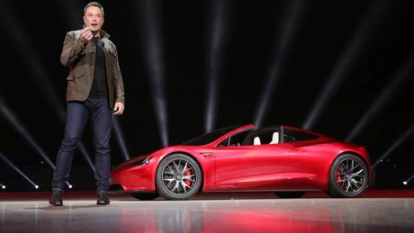 Tesla este în picaj la bursă, capitalizarea bursieră s-a redus la jumătate, din decembrie