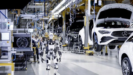 Mercedes a investit într-o companie de robotică și testează în Ungaria și Germania roboți umanoizi, care ar putea prelua sarcinile repetitive