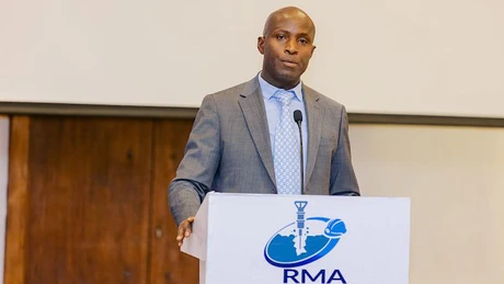 Uniunea Europeană impune sancțiuni împotriva mai multor oficiali militari și civili din Rwanda. Aproape imediat Kigali a anunțar ruperea relațiilor diplomatice cu Belgia