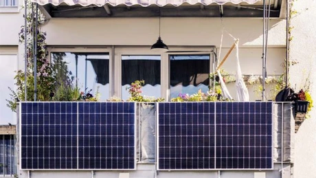 Centrala electrică de balcon, noul trend în Europa. Sistemele solare “plug-in”, conectate direct la priză, se montează deja cu sutele de mii