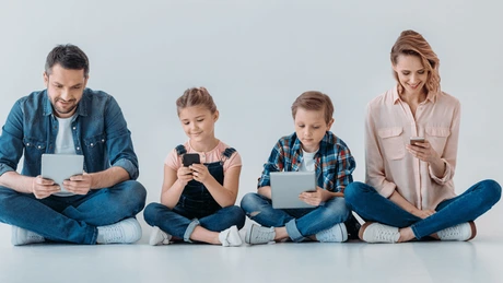 Ce fac românii pe internet: pe primul loc la distracție și pe ultimul la accesarea de informații și învățat