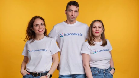 Trei antreprenori români au lansat interviewsUp.com, prima platformă care îi ajută pe angajatori să reducă erorile de selecție a angajaților