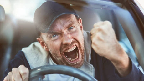 Şoc în industria auto după anunțul lui Trump despre noile taxe vamale de 25% - Roşu pe burse pentru giganţii auto. Se anunţă scumpiri mari pentru autoturisme