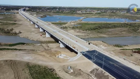 VIDEO Autostrada Moldovei A7: Podul peste râul Buzău, betonat complet