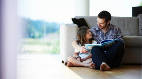 Numărul beneficiarilor de indemnizaţie pentru creşterea copilului a scăzut cu 1,36% în iulie