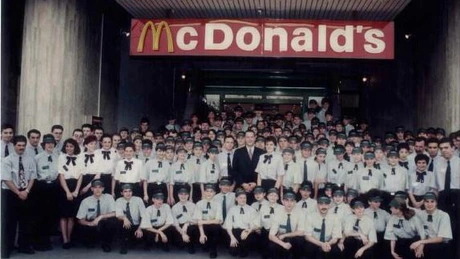 Anunţ de la McDonald's despre restaurantele și angajații din România. Ce se întâmplă după 30 de ani de la primul fast-food deschis în țara noastră