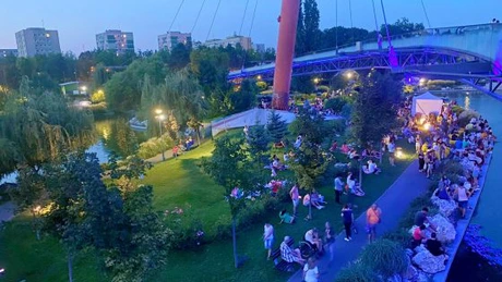 Celebra pasarelă suspendată din parcul Drumul Taberei trebuie acum reparată. Contract de 300.000 de euro scos la licitație
