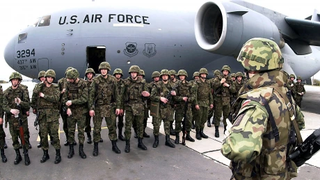 SUA anunţă retragerea a jumătate din efectivele militare din Siria