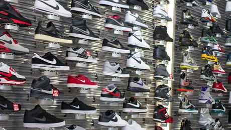 Nike, Adidas și Skechers îi cer lui Trump să excepteze industria pantofilor de la taxele vamale pe care le-a introdus