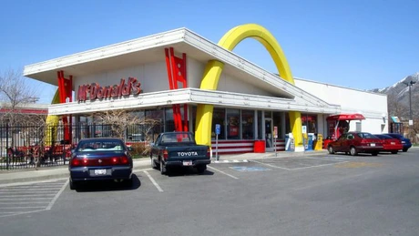 Vânzările McDonald's au scăzut în mod neașteptat pe plan global, fiind afectate de haosul provocat de politicile tarifare ale SUA