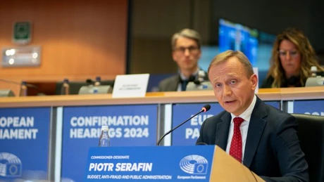 Comisia Europeană va menține mecanismul prin care condiționează alocarea fondurilor de respectarea statului de drept