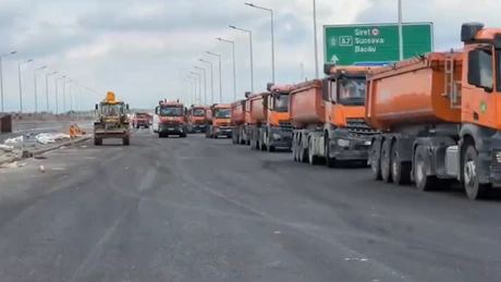 VIDEO Autostrada A7 Buzău - Focșani: UMB așterne ultimul strat de asfalt la mega-podul de la Vadu Pașii