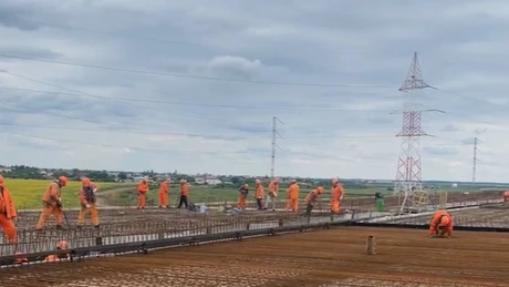 VIDEO A0 - Cum se lucrează acum pe santierele de autostrăzi ale lui Umbrărescu