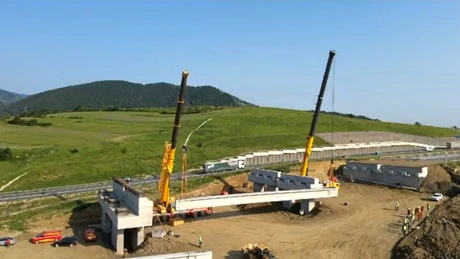 Autostrada A1 Sibiu - Pitești: A început montarea primelor grinzi pe lotul 2 VIDEO