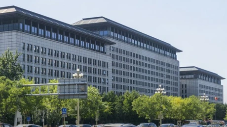 Industria auto mondială este la mâna câtorva birocraţi chinezi - reportaj Reuters