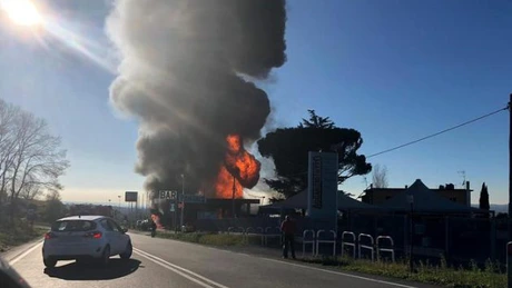 O benzinărie a explodat în Roma. Zeci de răniţi - VIDEO