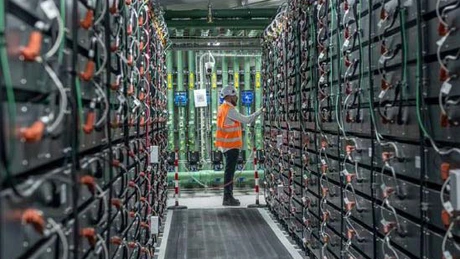 Românii de la Monsson accelerează extinderea în Suedia, cu un nou proiect de baterie de stocare a energiei, de 20 MWh, făcut special pentru climatul nordic