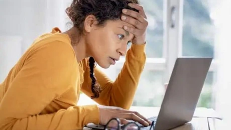 Vacanțele devin ținta preferată a hackerilor: val de escrocherii online cu rezervări de vacanță