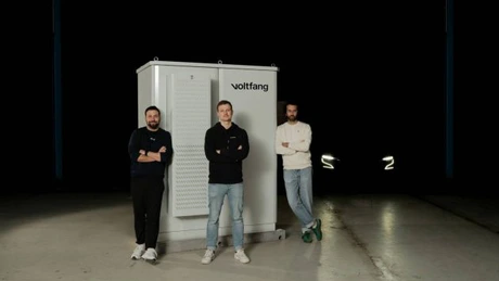 O companie germană transformă bateriile uzate ale mașinilor electrice în echipamente de stocare pentru panourile fotovoltaice