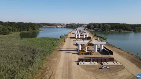 VIDEO Autostrada Bucureștiului A0: UMB se pregătește să ridice grinzile metalice la podul peste Lacul Cernica