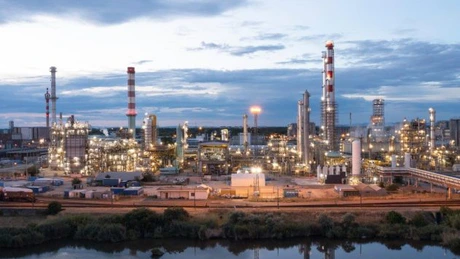 Fabrica MOL Petrochemicals din Tiszaújváros a finalizat cu succes testul de producere a polietilenei și polipropilenei din deșeuri de plastic