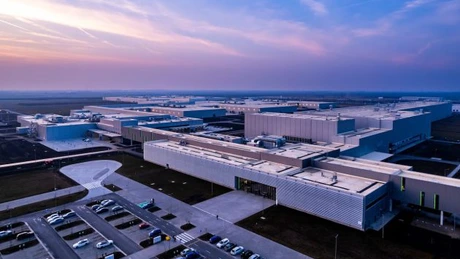 BMW a inaugurat oficial noua fabrică de mașini din Ungaria, aproape de granița cu România, la care muncesc și români VIDEO