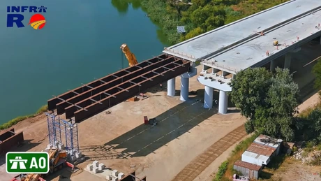 VIDEO Autostrada Bucureștiului A0: UMB a montat primele grinzi metalice peste Lacul Cernica