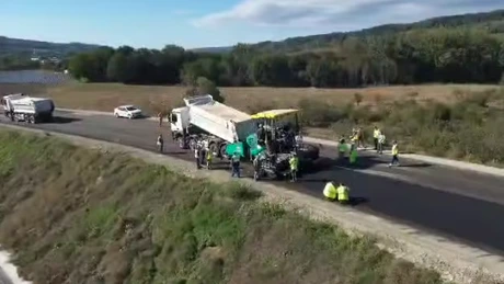 VIDEO Autostrada A1 Sibiu - Pitești: Porr a început asfaltarea pe secțiunea 4, unde se apropie de pragul de 80%