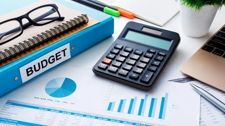 Rectificare bugetară: Ministerele care primesc mai mulți bani și cele de unde se taie.  Deficitul se duce la cer