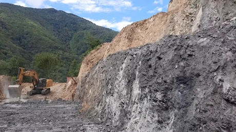 VIDEO Autostrada A1 Sibiu - Pitești: Turcii de la Mapa - Cengiz lucrează non - stop la tunelul Robești, primul de pe secțiunea 2
