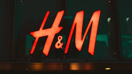 Anunț de la H&M pentru toții clienții din România. Nu mai pot face asta până la sfârșitul anului