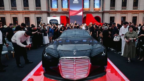 Mercedes-Benz și Nissan readuc în actualitate ideea încărcării mașinilor electrice de la soare