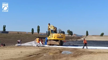 VIDEO Autostrada A7 Bacău - Pașcani se apropie de stadiul de 40%. UMB execută lucrări de stabilizare, după vremea nefavorabilă