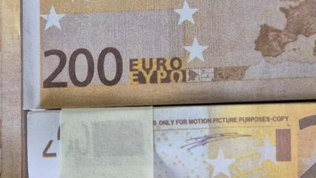 Mare atenție la banii falși. Doar azi s-au găsit milioane de bancnote euro false în România, în sumă de aproape un miliard de euro