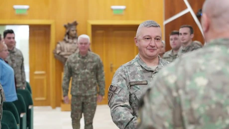 Directorul general al Statului Major Militar al UE, la Bucureşti. Contribuţia României la misiuni, discutată cu generalul Vlad