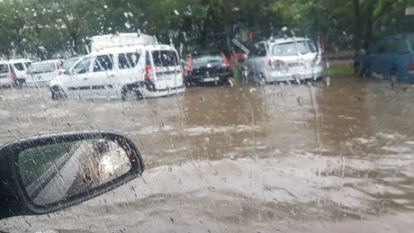 Bucureştiul se pregăteşte de record - Cantităţile de apă care vor cădea în Capitală ar putea depăşi maxima absolută a lunii octombrie, înregistrată în 1972