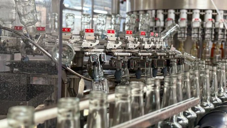Upgrade la Alexandrion. Linii de îmbuteliere complet robotizate după o investiție de 2 milioane de euro. Capacitatea de producție a crescut cu 40%