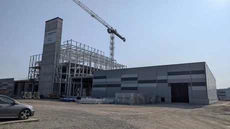 Crescătorul de păsări Transavia investeşte 150 de milioane de euro într-o fabrică de mâncare pentru animale „În comerţul modern 3% din hrana de pisici şi câini provine din România”