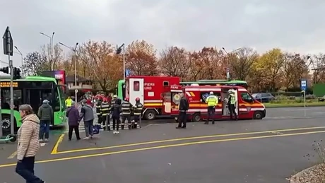 VIDEO - Bucureștiul blocat. Linia tramvaiului 41 este blocată de un accident între un tramvai și un autobuz, 7 oameni la spital - Vezi zonele afectate