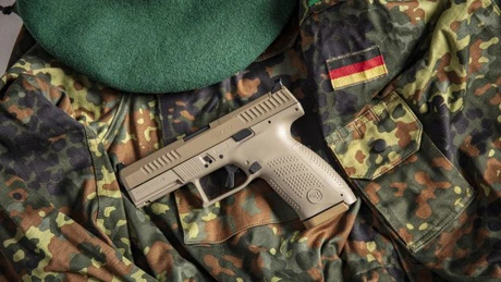 Producătorul ceh de armament CZ va furniza pistoale Armatei germane (VIDEO)