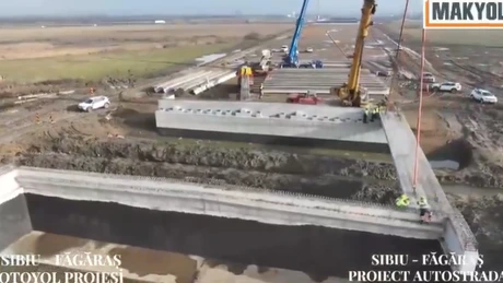 VIDEO Autostrada A13 Sibiu - Făgăraș: Turcii de la Makyol au montant prima grindă pe tronsonul 2