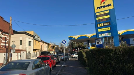 S-au format cozi la benzinării. Carburanții se vor scumpi masiv peste câteva ore