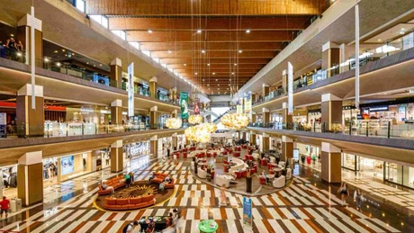 Românii au strâns mult cureaua la cumpărăturile din malluri, supermarketuri şi benzinării - Cel mai mare declin din UE. Cu cât au scăzut vânzările din comerțul cu amănuntul în primele patru luni din 2026 (date INS/Eurostat retail)