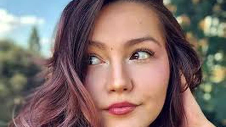 FOTO Fata Elenei Lasconi ia decizia: Intră în politică! S-a înscris în noul Partid Comunist