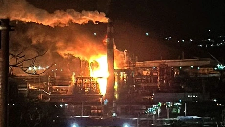 VIDEO - O rafinărie veche de aproape 100 de ani, din Rusia, a fost atacată cu drone de către Ucraina