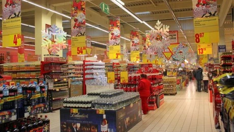 Aproape jumătate dintre români spun că vor cheltui mai puţin în perioada Sărbătorilor de iarnă - sondaj